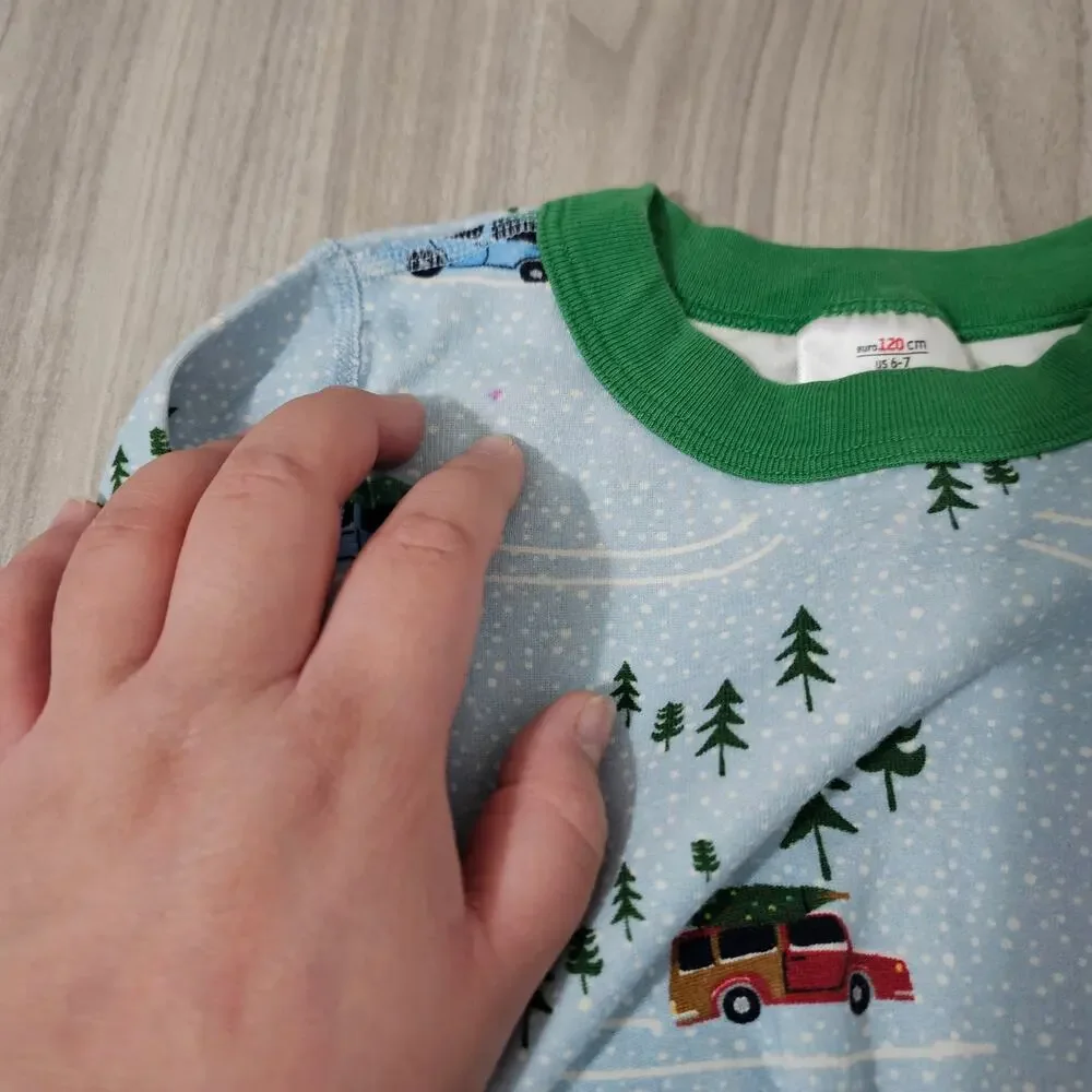 Hanna Andersson Pajama Set Blue Green Red Car Carrying Christmas Tree 6-7